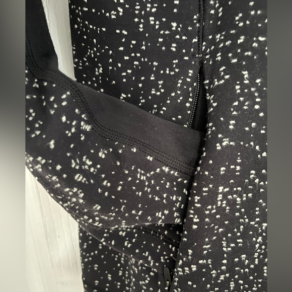 Lululemon Run Briskly 1/2 Zip - Picture 4 of 8